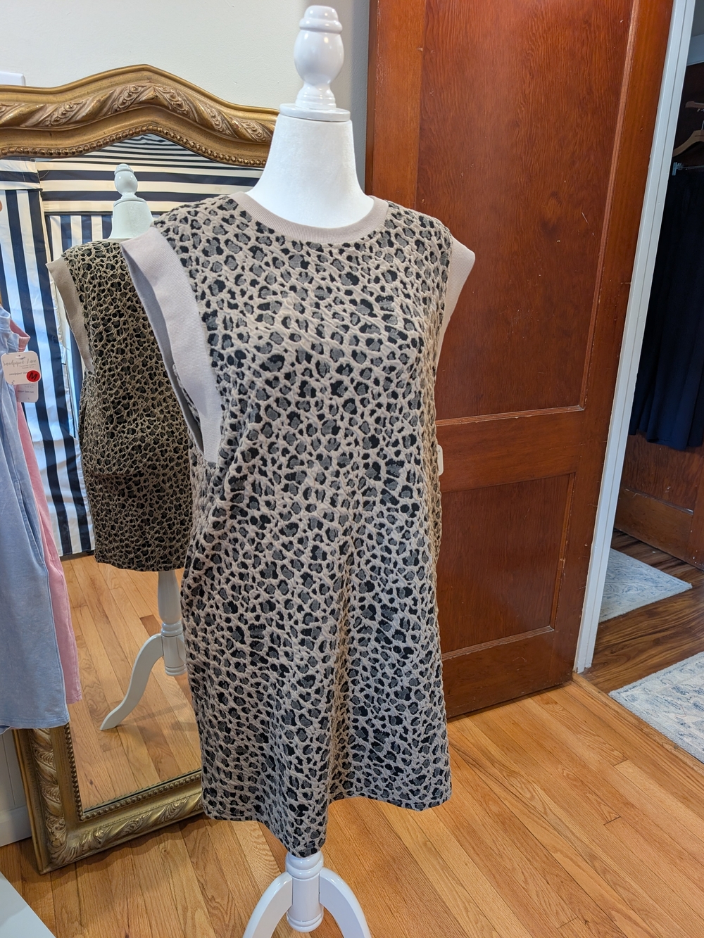 Sleeveless Leopard Print Casual Dress - Beige/Black